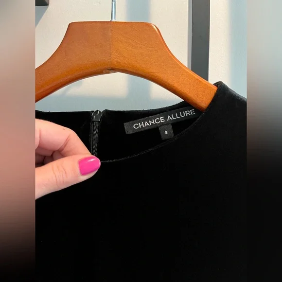 Black Velvet Long-Sleeve Midi Dress - Picture 14 of 14